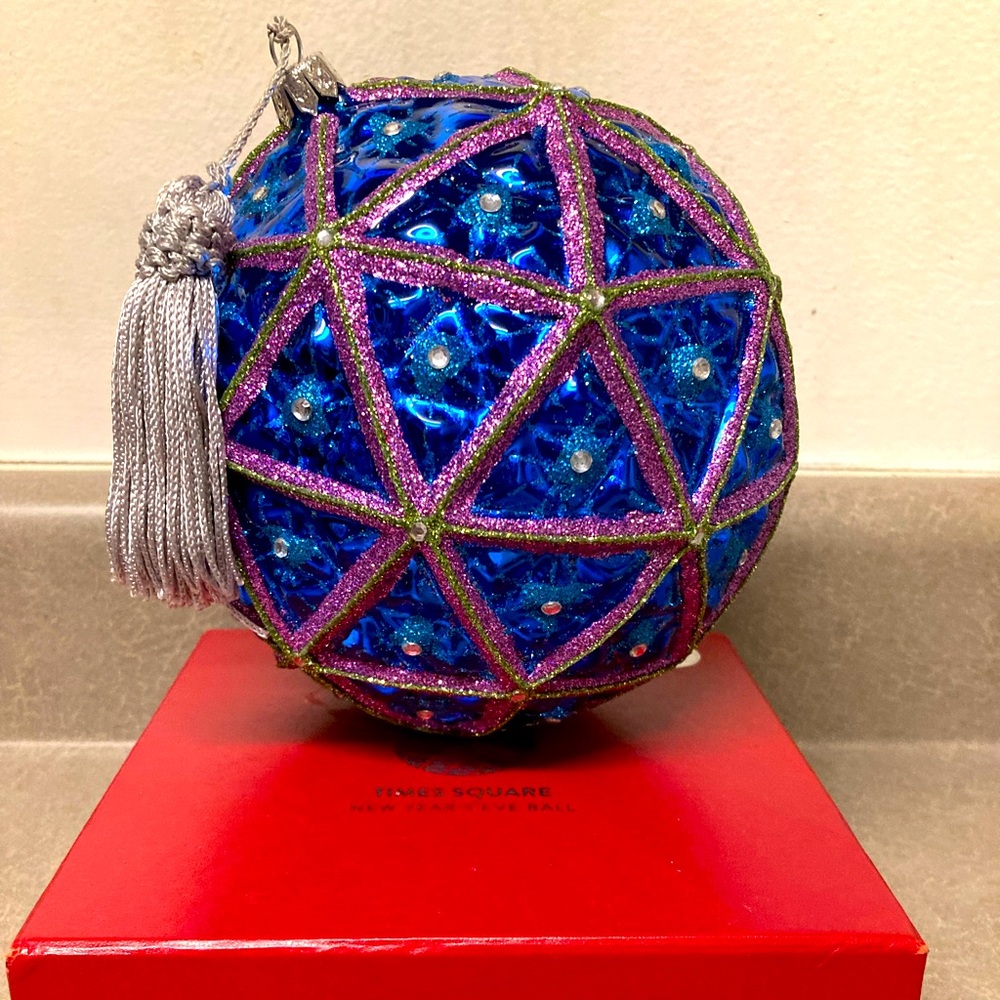 Waterford Times Square Masterpiece 2017 6” Ball Ornament Gift of Kindness Rare